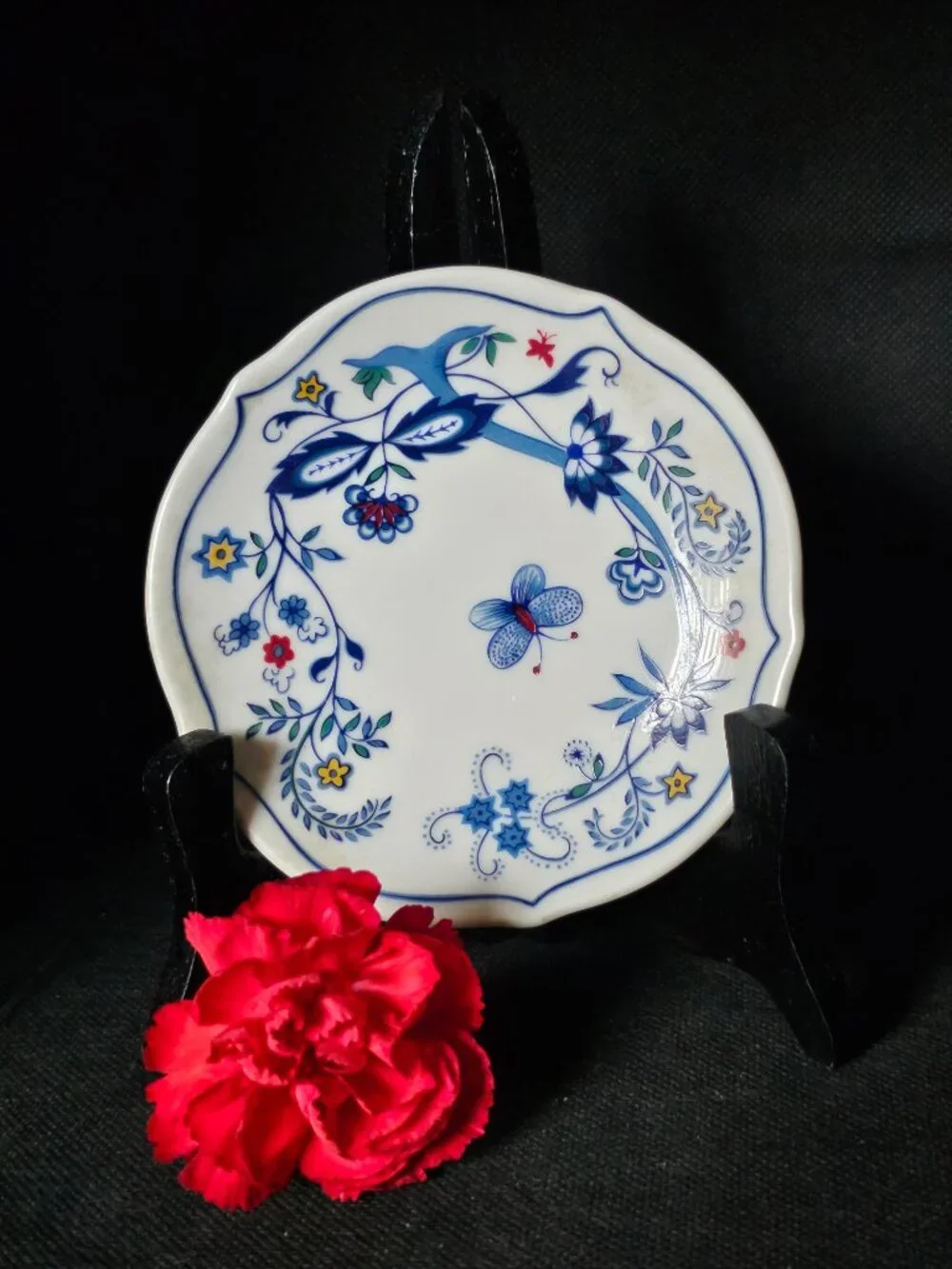 1984 AVON Demittase Cup and Saucer Set : European Collection 